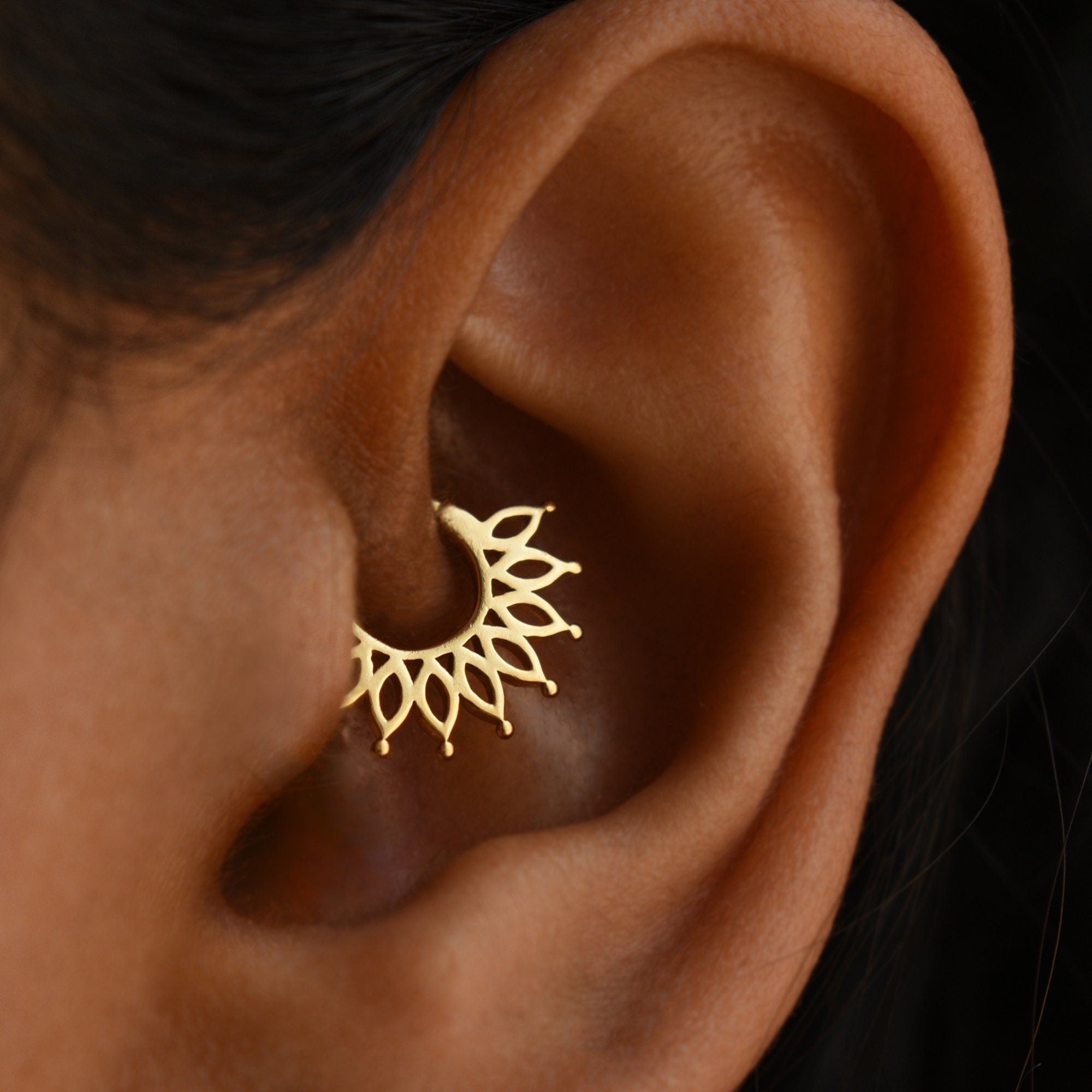 14k 18k Solid Gold Sunflower Daith Piercing, Flower Petal Septum Clicker Hoop Ring, 16g 18g Hinged Hoop, Gold Filigree Piercing Jewelry