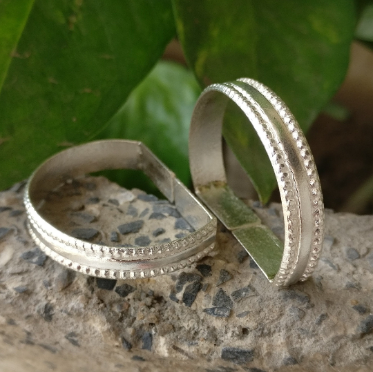 Sterling Silver Toe Ring – Wandering Moth Jewelry